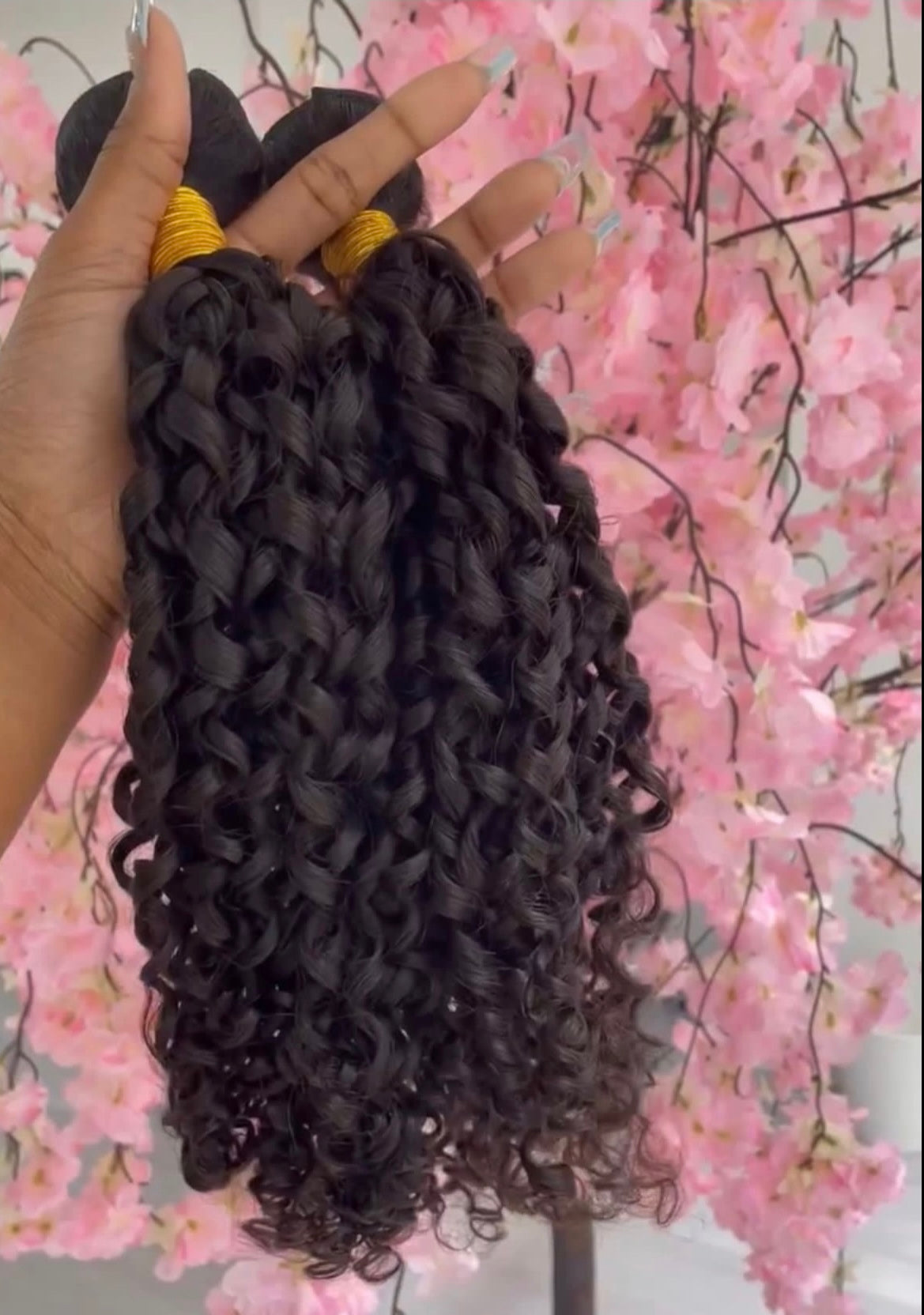 Luxury Wavy/Curly Bundle